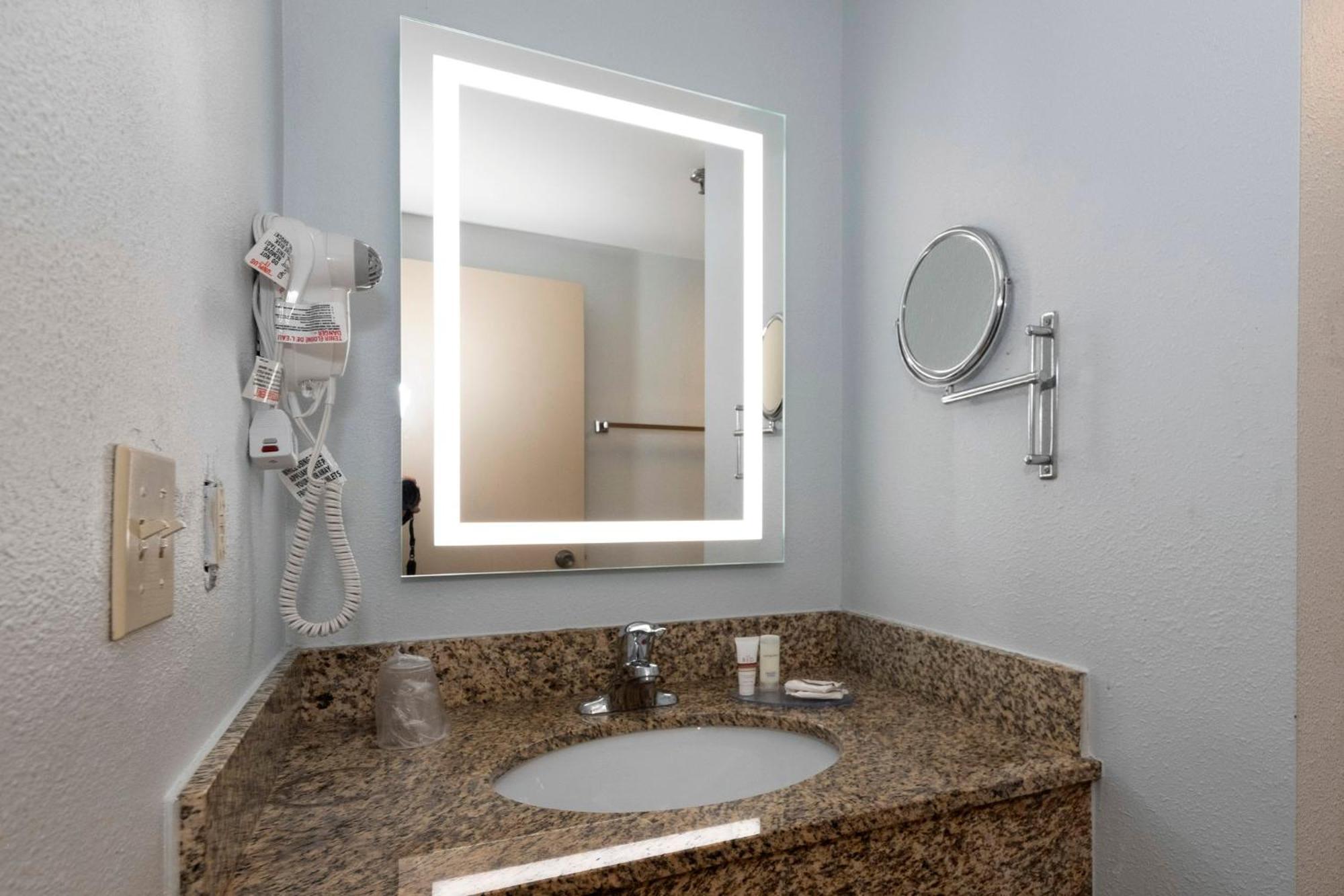 Red Roof Inn & Suites Wilmington - New Castle Extérieur photo